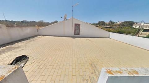 Moradia Típica T3 com piscina.