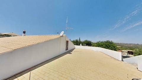 Moradia Típica T3 com piscina.