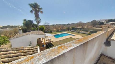 Moradia Típica T3 com piscina.