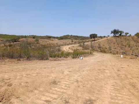 TERRENO RUSTICO COM 6.720 M2 - PRÓXIMO DA BARRAGEM DO BELICHE EM ALCARIAS GRANDES - CASTRO MARIM - ALGARVE