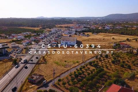 Terreno com uma ruina e viabilidade de construção de uma moradia com 300 m2 em São João da Venda, Loulé