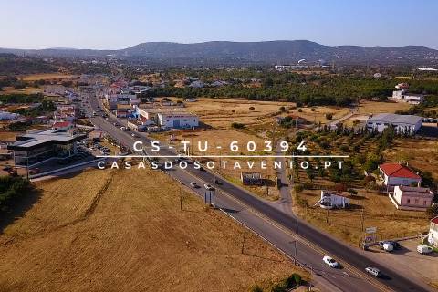 Terreno com uma ruina e viabilidade de construção de uma moradia com 300 m2 em São João da Venda, Loulé