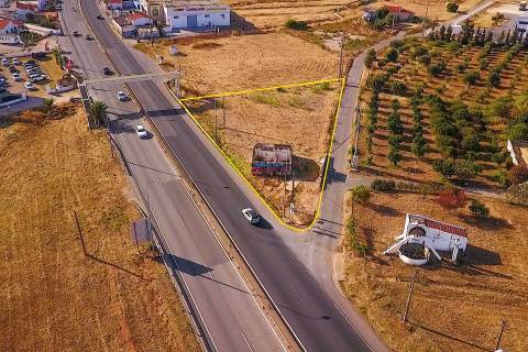 Terreno com uma ruina e viabilidade de construção de uma moradia com 300 m2 em São João da Venda, Loulé