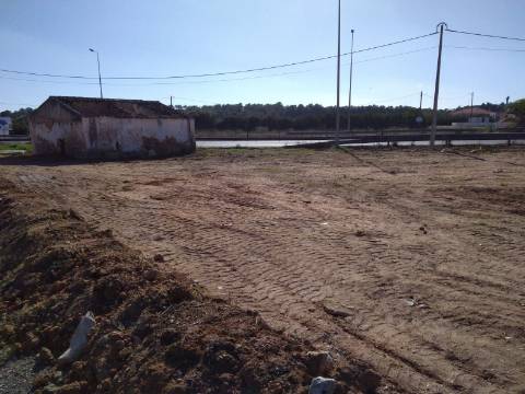 Terreno com uma ruina e viabilidade de construção de uma moradia com 300 m2 em São João da Venda, Loulé