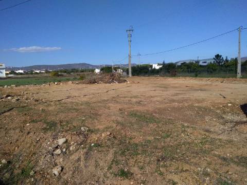 Terreno com uma ruina e viabilidade de construção de uma moradia com 300 m2 em São João da Venda, Loulé