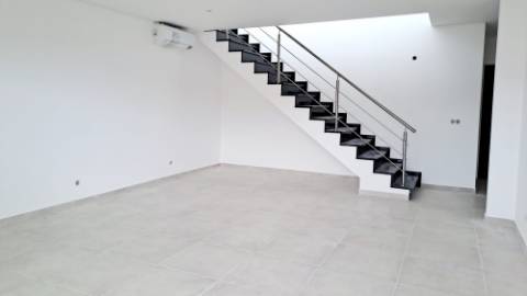 Apartamento T4, top floor, Tavira