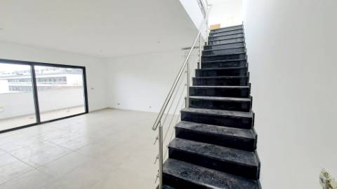 Apartamento T4, top floor, Tavira