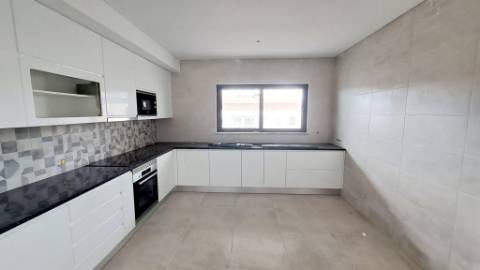 Apartamento T4, top floor, Tavira