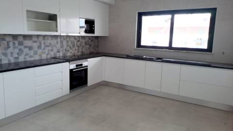 Apartamento T4, top floor, Tavira