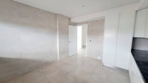 Apartamento T4, top floor, Tavira