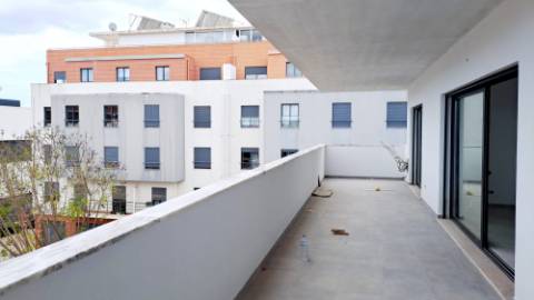 Apartamento T4, top floor, Tavira