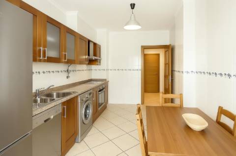 Apartamento T3, com vista mar, em urbanização calma da cidade de Tavira