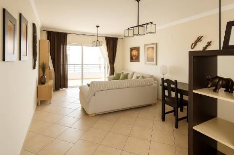 Apartamento T3, com vista mar, em urbanização calma da cidade de Tavira