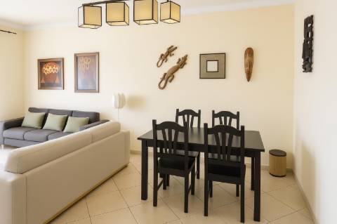 Apartamento T3, com vista mar, em urbanização calma da cidade de Tavira