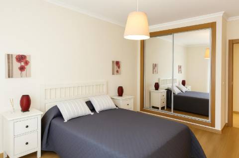 Apartamento T3, com vista mar, em urbanização calma da cidade de Tavira