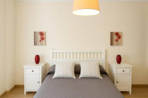 Apartamento T3, com vista mar, em urbanização calma da cidade de Tavira