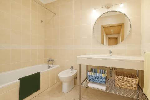 Apartamento T3, com vista mar, em urbanização calma da cidade de Tavira