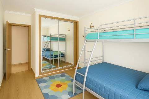 Apartamento T3, com vista mar, em urbanização calma da cidade de Tavira