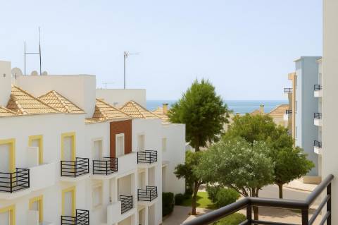 Apartamento T3, com vista mar, em urbanização calma da cidade de Tavira