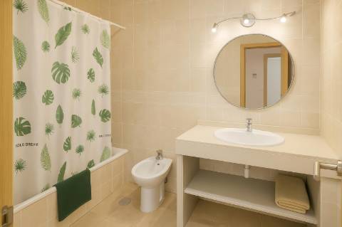 Apartamento T3, com vista mar, em urbanização calma da cidade de Tavira