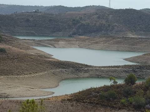 TERRENO COM 21040 M2 VISTA LAGO - PRÓXIMO AS ALCARIAS GRANDES - CASTRO MARIM - ALGARVE