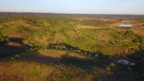 TERRENO COM 21040 M2 VISTA LAGO - PRÓXIMO AS ALCARIAS GRANDES - CASTRO MARIM - ALGARVE