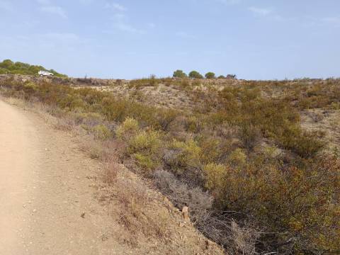 TERRENO COM 21040 M2 VISTA LAGO - PRÓXIMO AS ALCARIAS GRANDES - CASTRO MARIM - ALGARVE