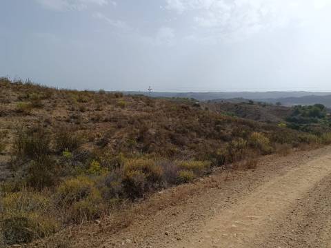 TERRENO COM 21040 M2 VISTA LAGO - PRÓXIMO AS ALCARIAS GRANDES - CASTRO MARIM - ALGARVE