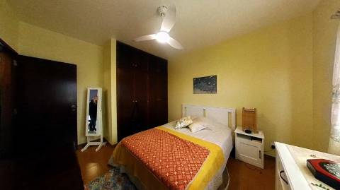 Fantástica moradia de 3 pisos com garagem, logradouro e jardim!