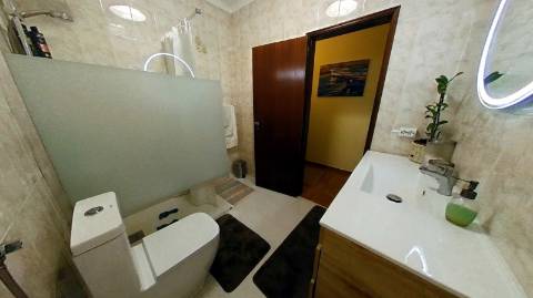 Fantástica moradia de 3 pisos com garagem, logradouro e jardim!