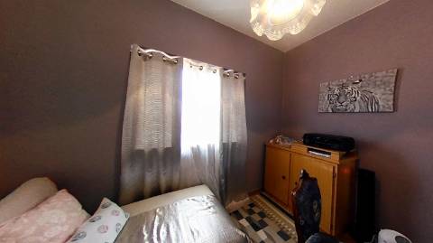 Fantástica moradia de 3 pisos com garagem, logradouro e jardim!