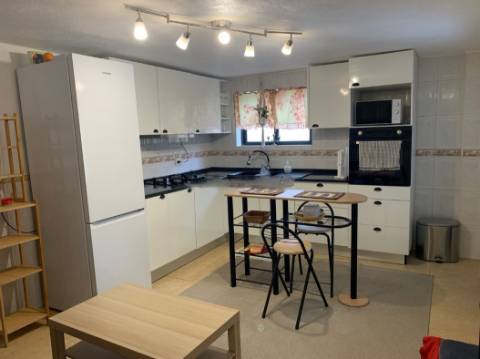 Fantástica moradia de 3 pisos com garagem, logradouro e jardim!