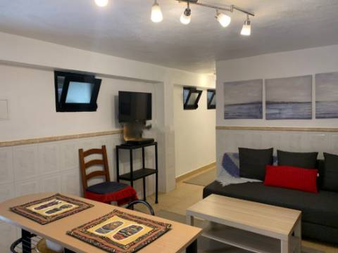 Fantástica moradia de 3 pisos com garagem, logradouro e jardim!