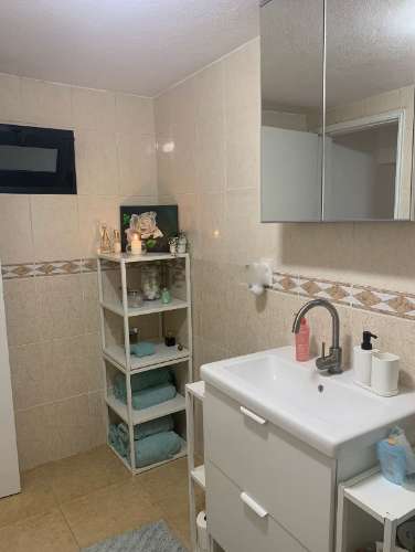 Fantástica moradia de 3 pisos com garagem, logradouro e jardim!