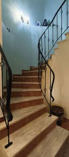 Fantástica moradia de 3 pisos com garagem, logradouro e jardim!