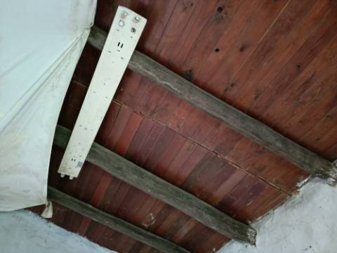 MORADIA ISOLADA EM RUÍNAS, PARA RECUPERAR COM TERRENO DE 1.560 M2 - AMPLIAR A 250 M2 - COM GARAGEM - PISCINA - ALCARIAS GRANDES - ALGARVE