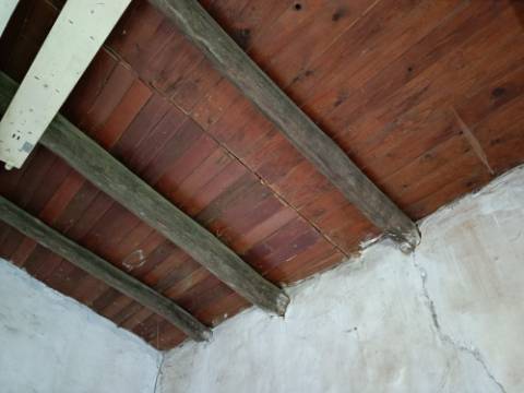 MORADIA ISOLADA EM RUÍNAS, PARA RECUPERAR COM TERRENO DE 1.560 M2 - AMPLIAR A 250 M2 - COM GARAGEM - PISCINA - ALCARIAS GRANDES - ALGARVE