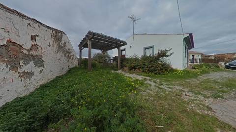 MORADIA ISOLADA EM RUÍNAS, PARA RECUPERAR COM TERRENO DE 1.560 M2 - AMPLIAR A 250 M2 - COM GARAGEM - PISCINA - ALCARIAS GRANDES - ALGARVE