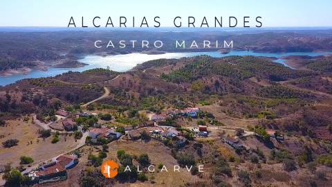 MORADIA ISOLADA EM RUÍNAS, PARA RECUPERAR COM TERRENO DE 1.560 M2 - AMPLIAR A 250 M2 - COM GARAGEM - PISCINA - ALCARIAS GRANDES - ALGARVE