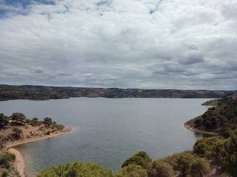 Casa para remodelar à venda na aldeia de Fortes.