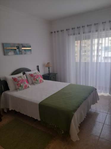 Apartamento T1 com vista mar para arrendamento de Outubro a Maio