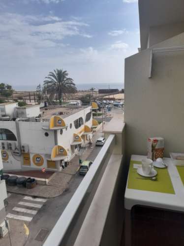 Apartamento T1 com vista mar para arrendamento de Outubro a Maio