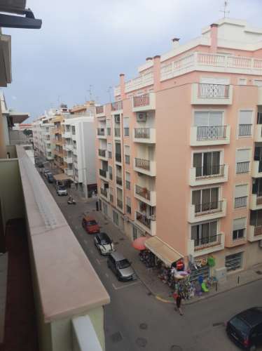 Apartamento T1 com vista mar para arrendamento de Outubro a Maio