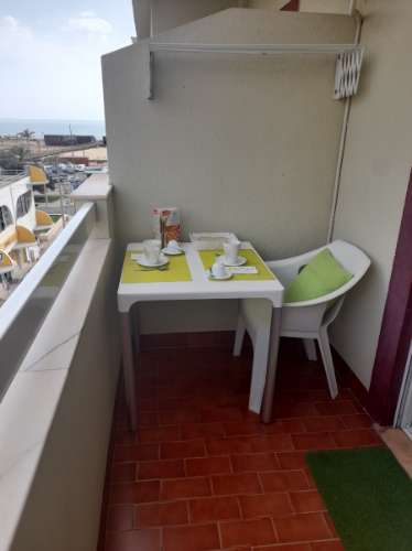 Apartamento T1 com vista mar para arrendamento de Outubro a Maio