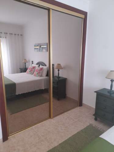 Apartamento T1 com vista mar para arrendamento de Outubro a Maio