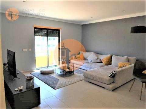 Moradia T4 em banda com piscina interior