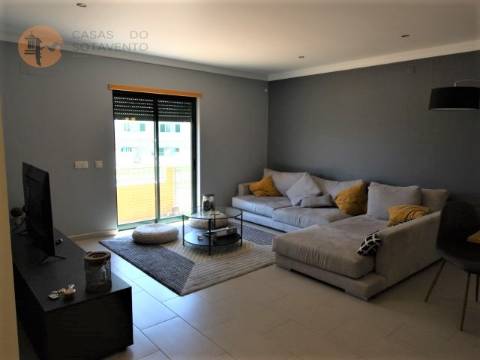 Moradia T4 em banda com piscina interior