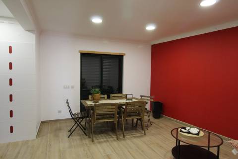 Moradia T4 em banda com piscina interior