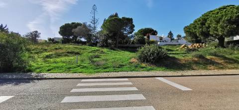 Terreno Urbano com 1008 m2 para construção de moradia.