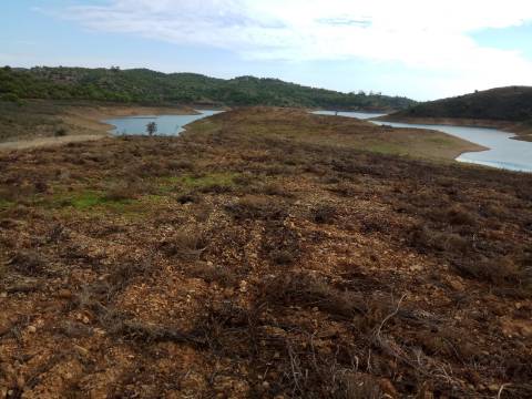 TERRENO RÚSTICO COM 7880 M2 JUNTO A BARRAGEM DO BELICHE - AZINHAL - CASTRO MARIM - ALGARVE - PORTUGAL